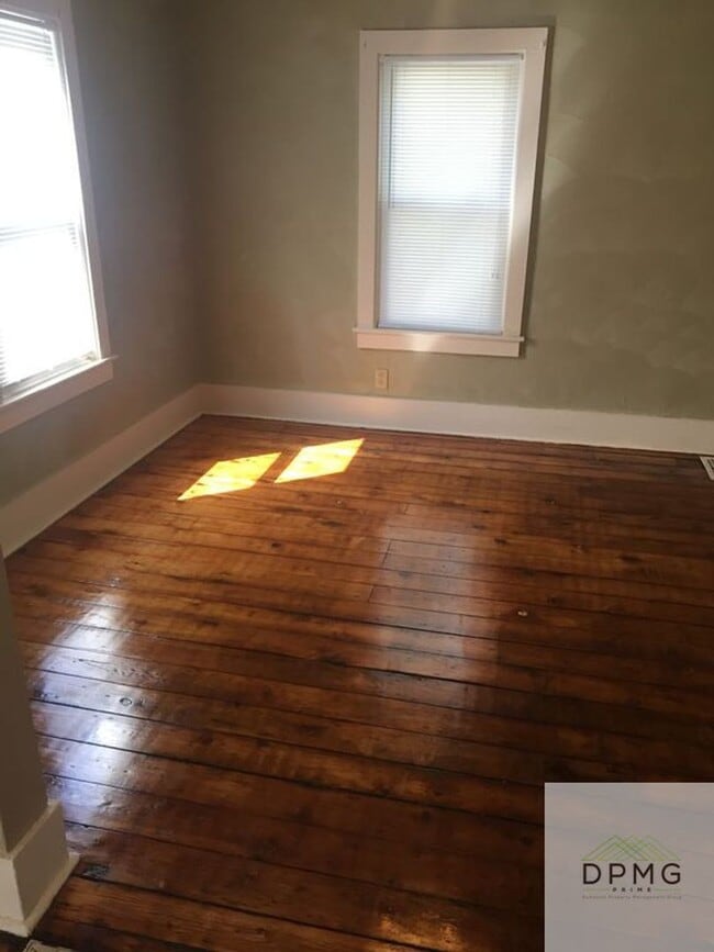 Photo - 204 Shepard St
