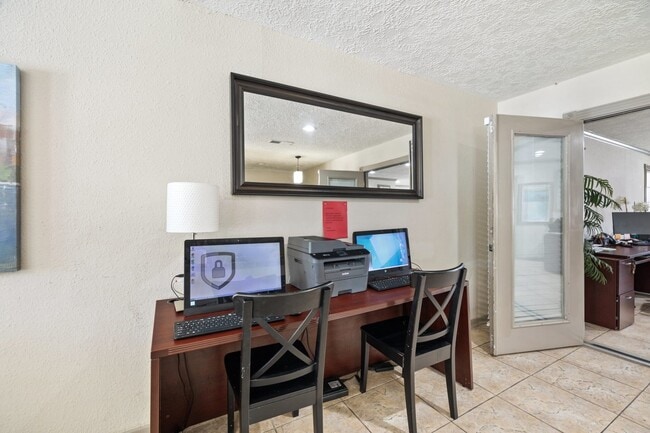 Building Photo - 10101 Forum Park Dr Unit 1045 Rental