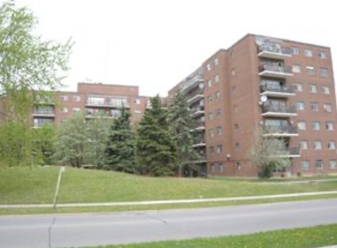 Photo - 1901 Martin Grove Rd