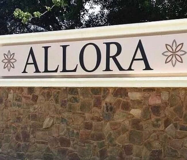 Building Photo - 10916 Honor Rd