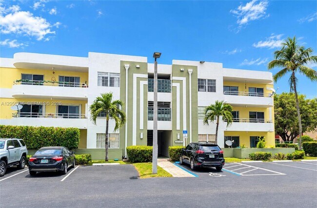 Building Photo - 10765 SW 108th Ave Unit 303