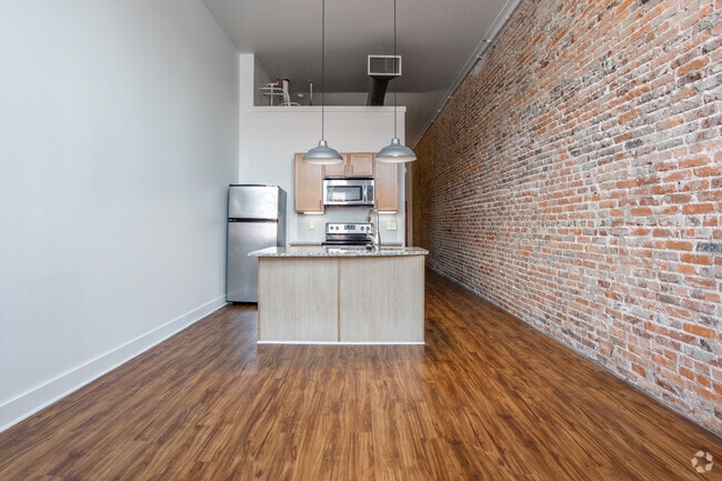 1BR, 1BA - 600SF - Living Room