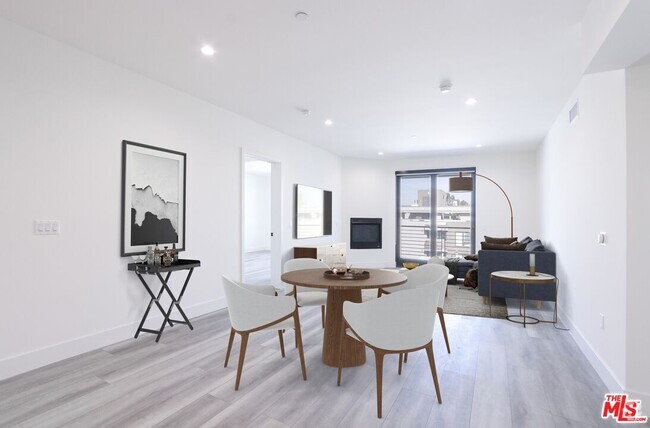Building Photo - 11800 Courtleigh Dr Unit 206 Rental