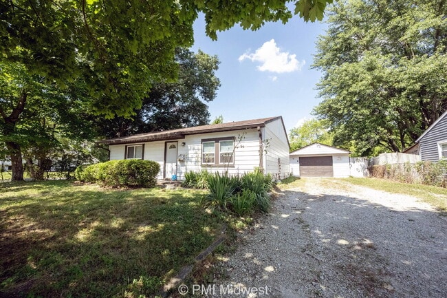 "Charming 3-Bed Home on Dubarry Road – Coz... - "Charming 3-Bed Home on Dubarry Road – Coz...