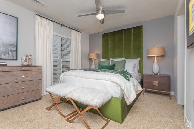 2BR, 2BA - 1076SF