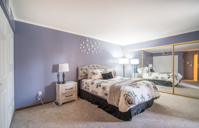 Bedroom - 3942 N Oakland Ave Unit 135