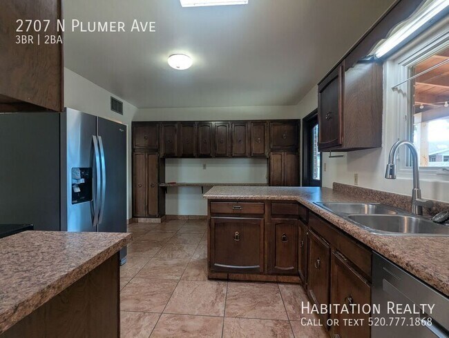 Photo - 2707 N Plumer Ave