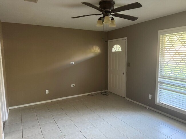 3865 Meadow Ln