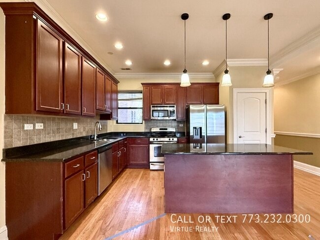 Building Photo - 5528 S Indiana Ave Unit 2