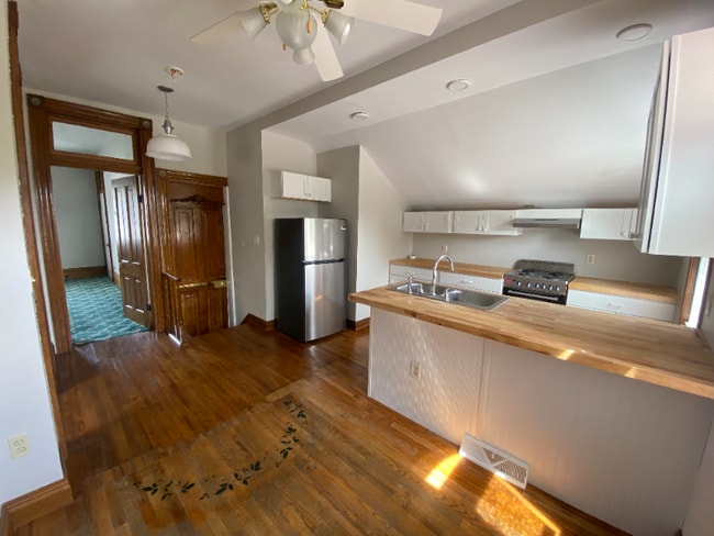 Photo - 305 E Main St Unit B2