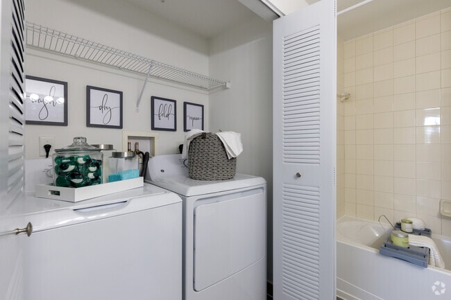 2BR, 2BA - 975SF