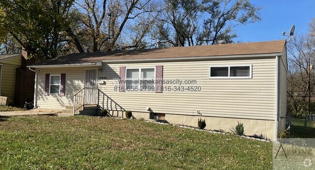 Building Photo - 4 Bedroom Home in South KC