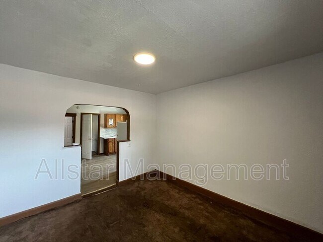 3611 E 116th St Unit Lower Unit