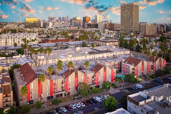 Building Photo - Kingsley Plaza Rental