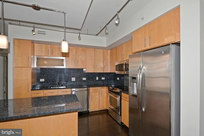 Building Photo - 1025 1st St SE Unit 804