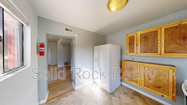 Photo - 714 E 3rd St Unidad 2