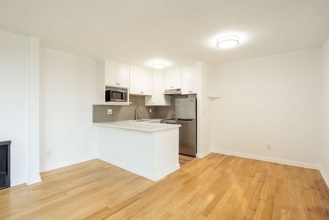 Photo - West Knoll Plaza Apartments