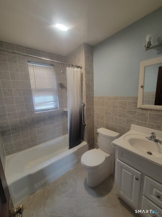 Photo - 320 Olivia St