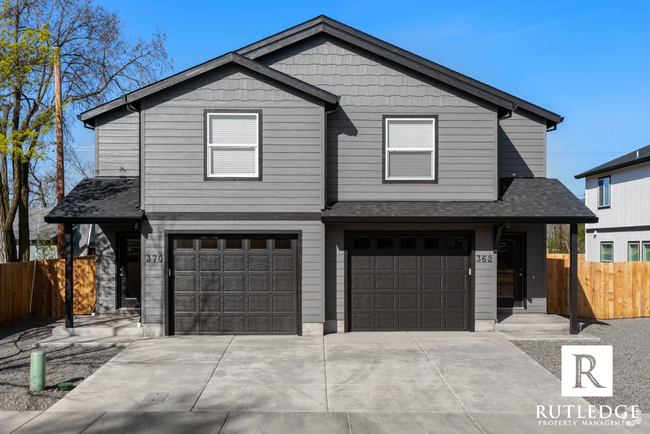 Building Photo - 3 Bed/2.5 Bath Townhome in Medford