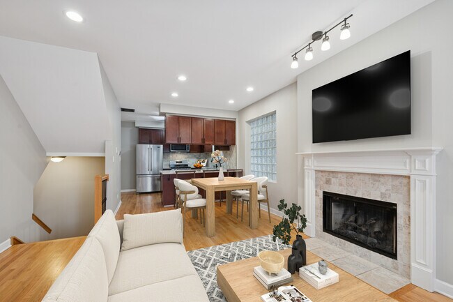 Photo - 2742 N Bosworth Ave