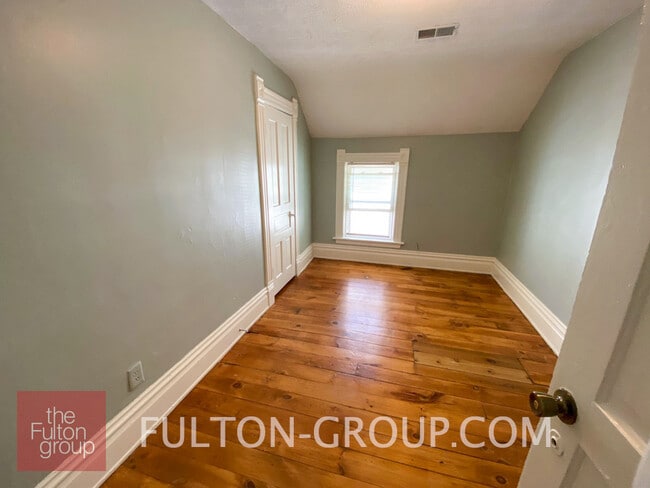 Photo - 740 Fulton St E