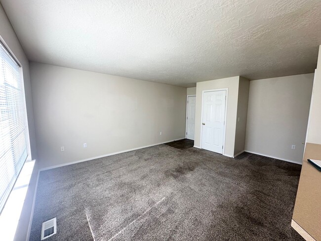 Photo - Avenger Lane Unidad 101