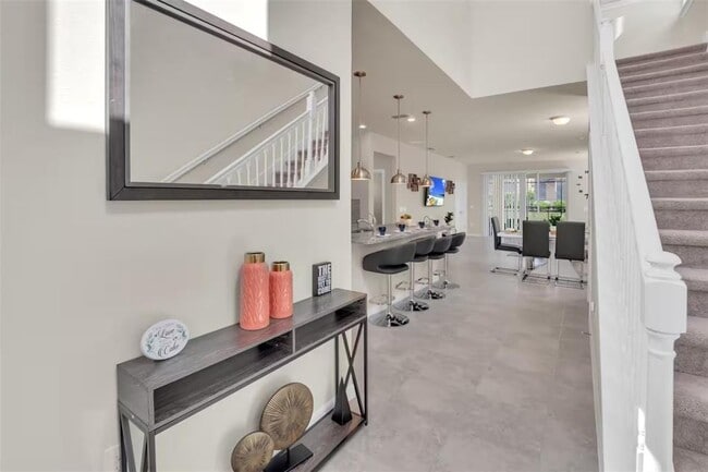 Photo - 7267 Oakmoss Loop