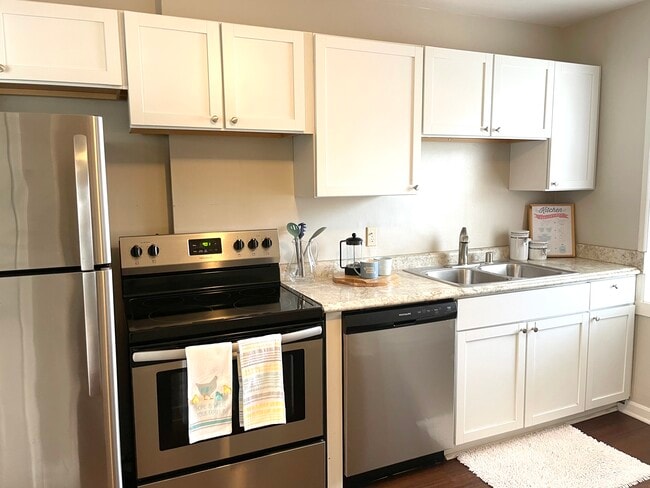 Building Photo - 5211 N Diversey Blvd Unit 5211