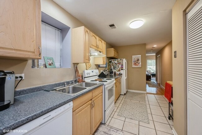 unit 2- Kitchen - 845 W Leland Ave Unit 2