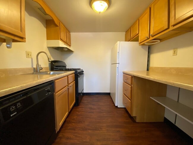 Photo - Four Seasons Apartments
