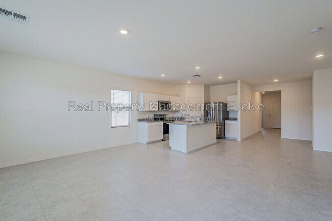 Photo - 6512 W Magdalena Ln