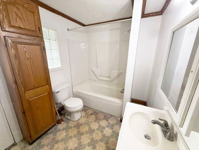 Photo - 3 BED 1 BATH BEAUTIFUL SINGLE FAMILY HOME IN GARFIELD HEIGHTS!