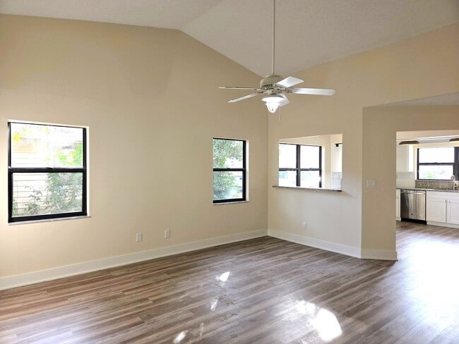 Photo - 1717 Needles Ln E