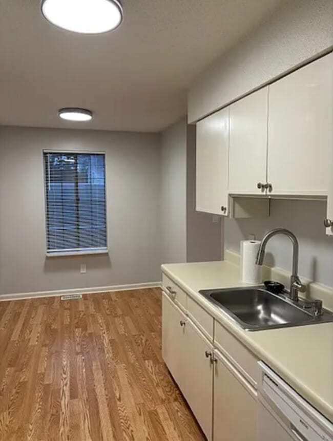 Building Photo - 365 Mather St Unit 179