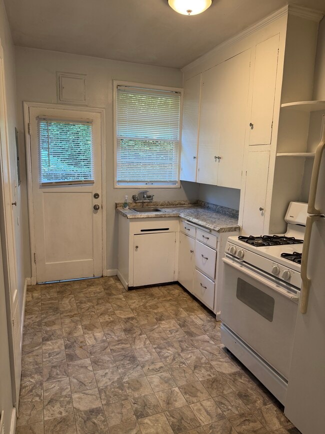Photo - 1500 North Jarrett Street Unit 1500 N Jarrett