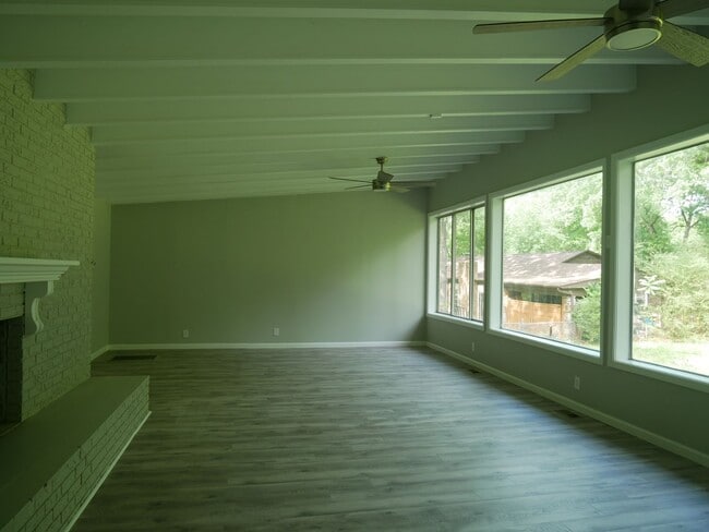 Photo - Gorgeous 4 bedroom, 2.5 bath House on a 1 ...