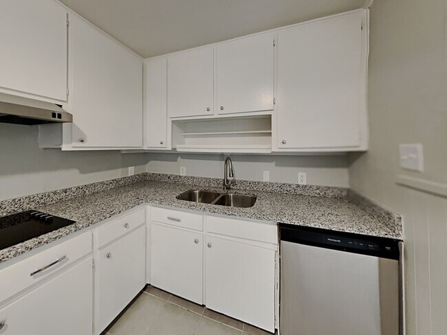 Photo - 4725 Dilworth Ct