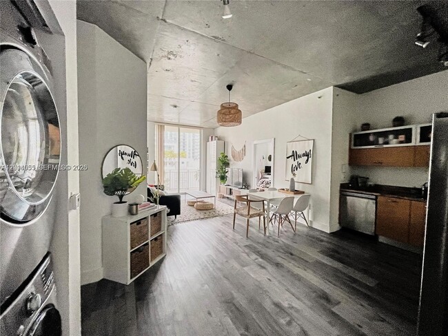Building Photo - 2275 Biscayne Blvd Unit 603