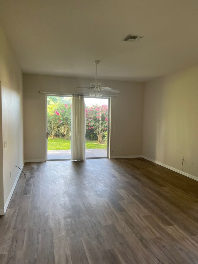 Photo - Fabulous 4/2 in Spring Glen Debary!