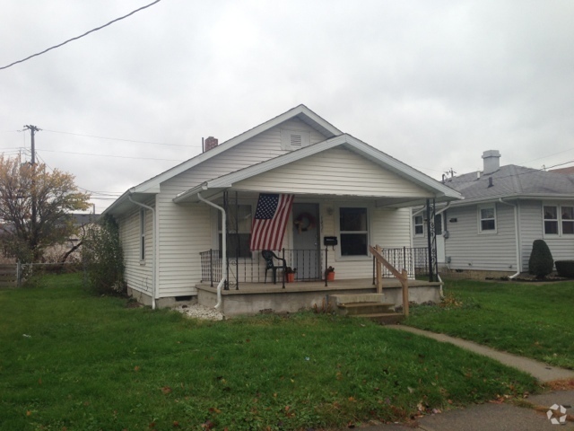 Building Photo - Traditional and Charming 2 bed/1 bath Sing... Rental