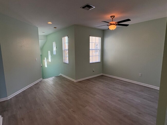 Photo - 3/2/1 Townhome in River Glen!