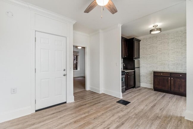 Photo - 605 N Front St