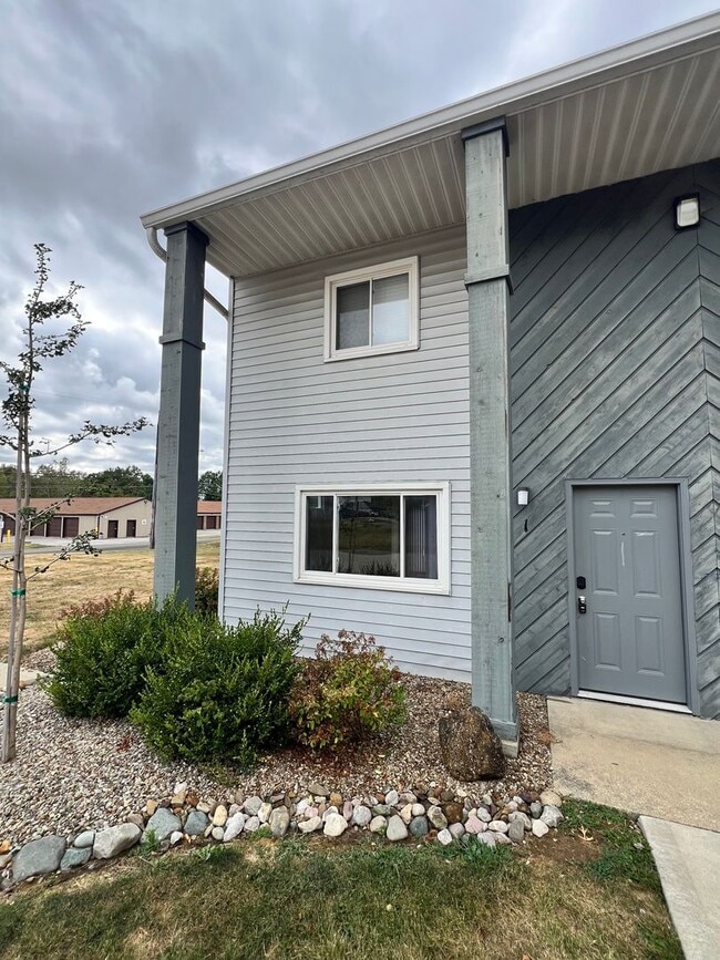 Building Photo - Two Bedroom Apartment