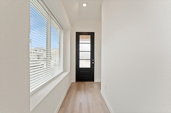 Photo - 15520 Maple