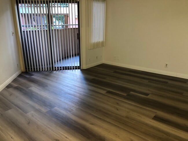 Photo - 1791 N Sycamore Ave Unit 106