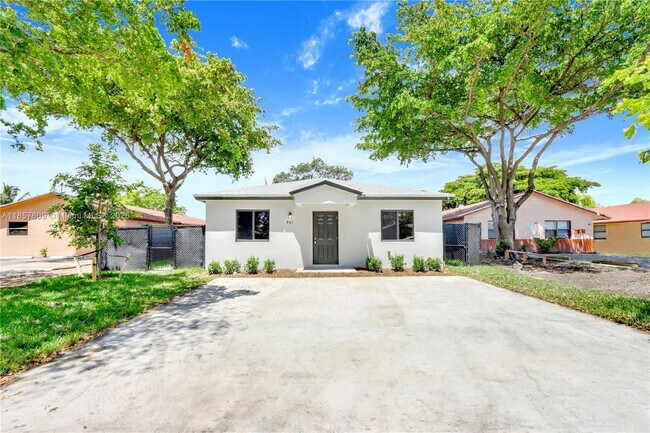 Building Photo - 861 NW 6th Ave Rental