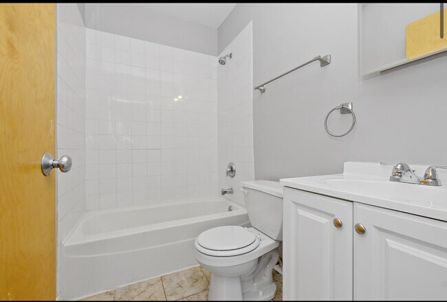 Photo - 1431 W 108th St Unit F