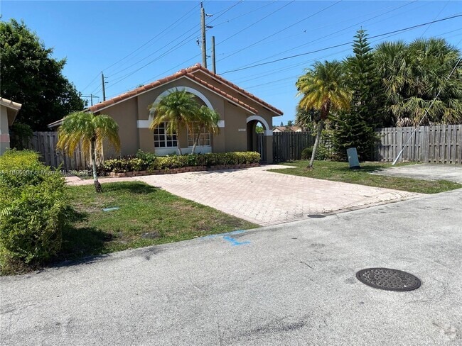 Building Photo - 7601 NW 166th Terrace Rental