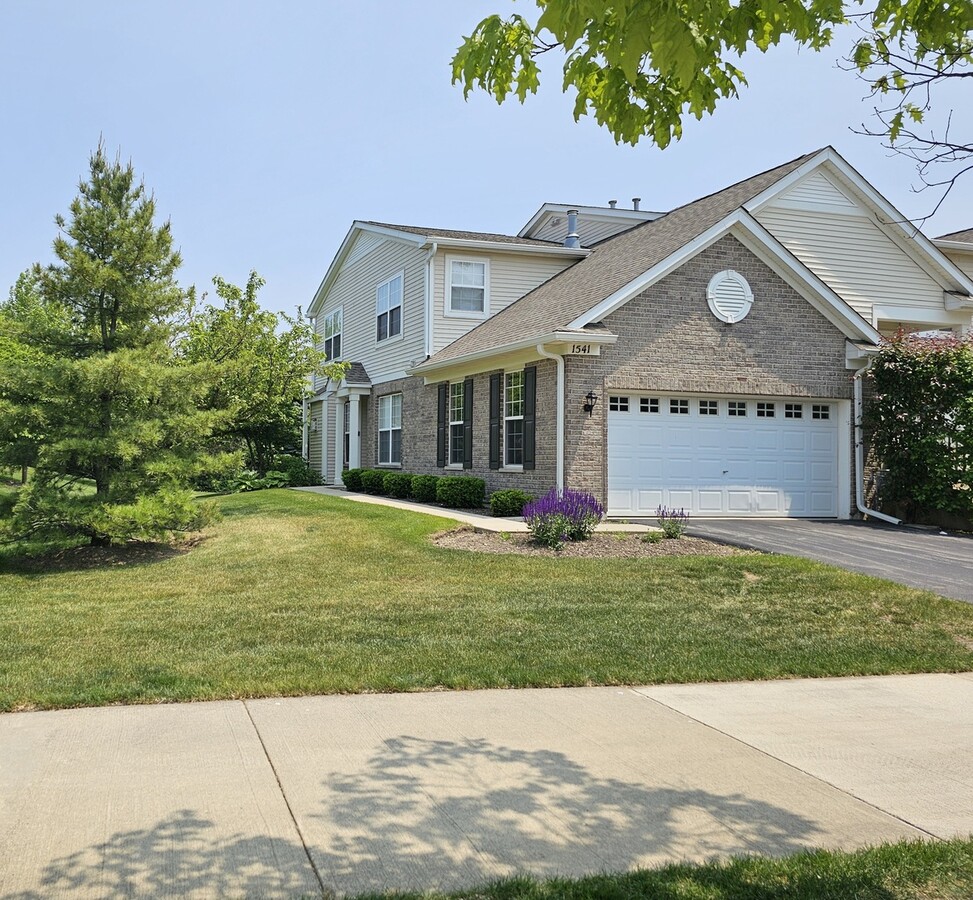 Photo - 1541 Millbrook Dr House