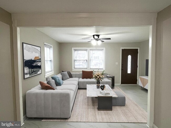 Photo - 4800 Madison St